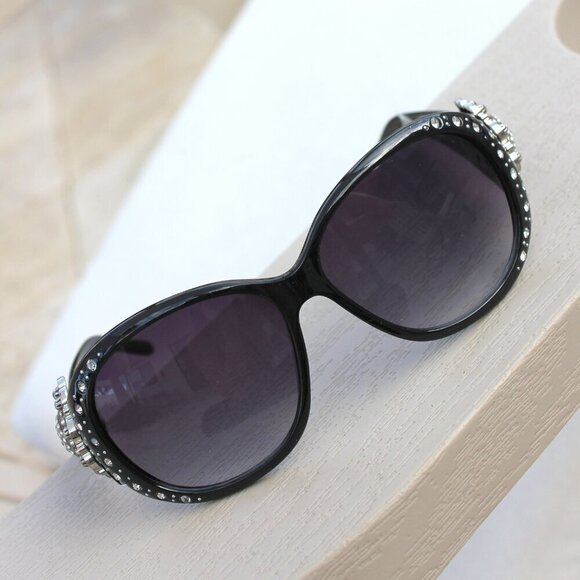 Montana West Sunglasses in Black w/Silver Swirl Flower Concho Accents main image 12